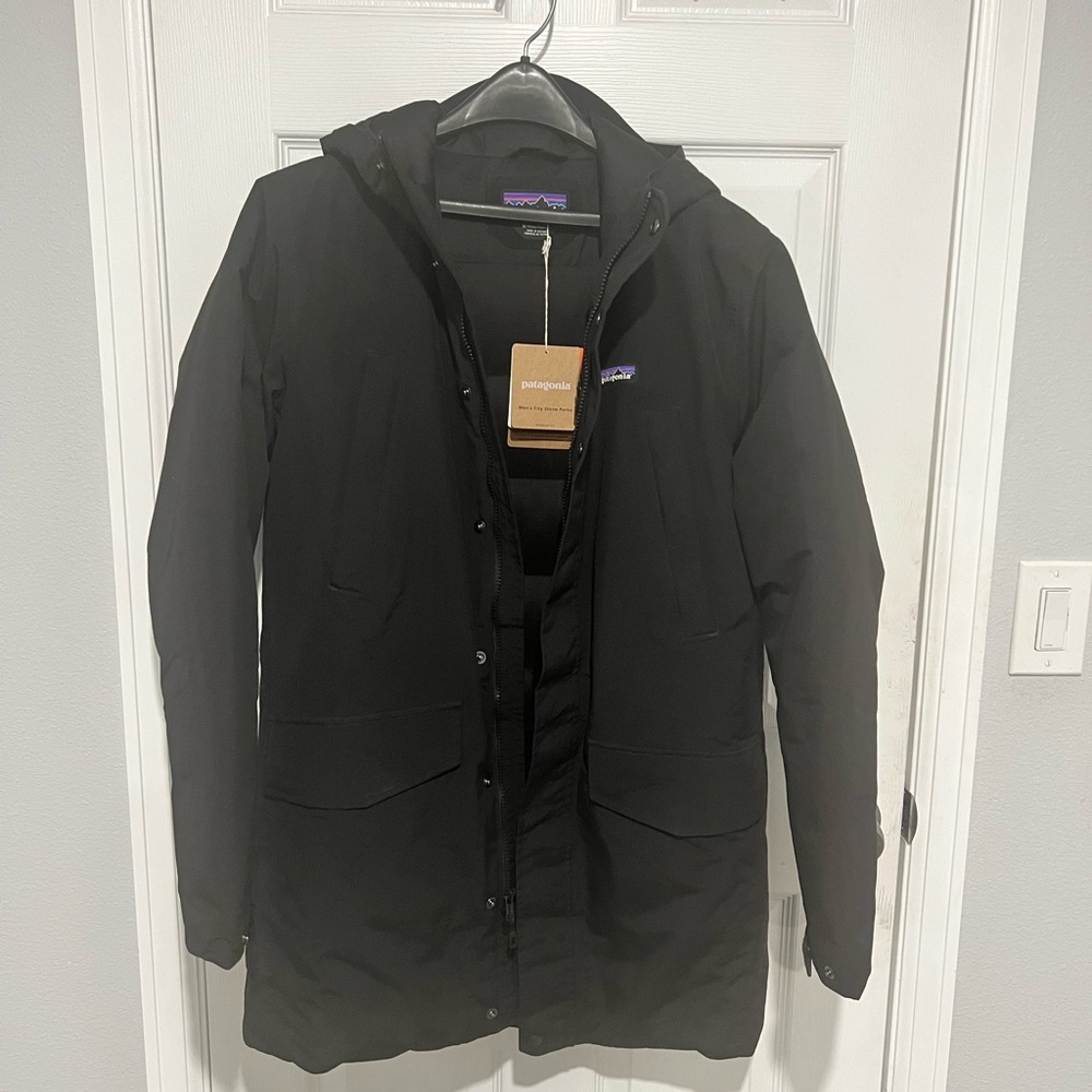 Patagonia City Strom Parka. size medium. Black. Brand new with Tag.